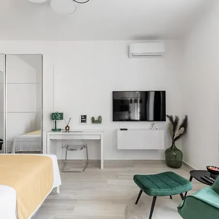 Studio Apartment Home Split Exterior photo